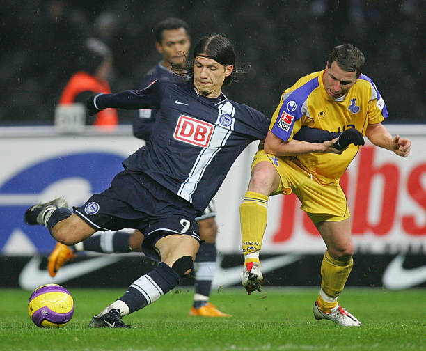 赫塔费1-2比利亚雷亚尔，阿约塞传射，巴里破门+进球被吹.